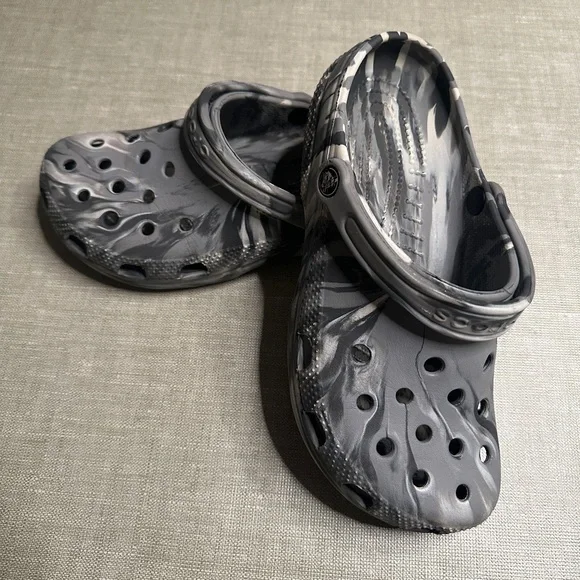 Crocs Classic Camo Grey Marble Clogs Men’s 7 / Women’s 9 - Picture 5 of 8